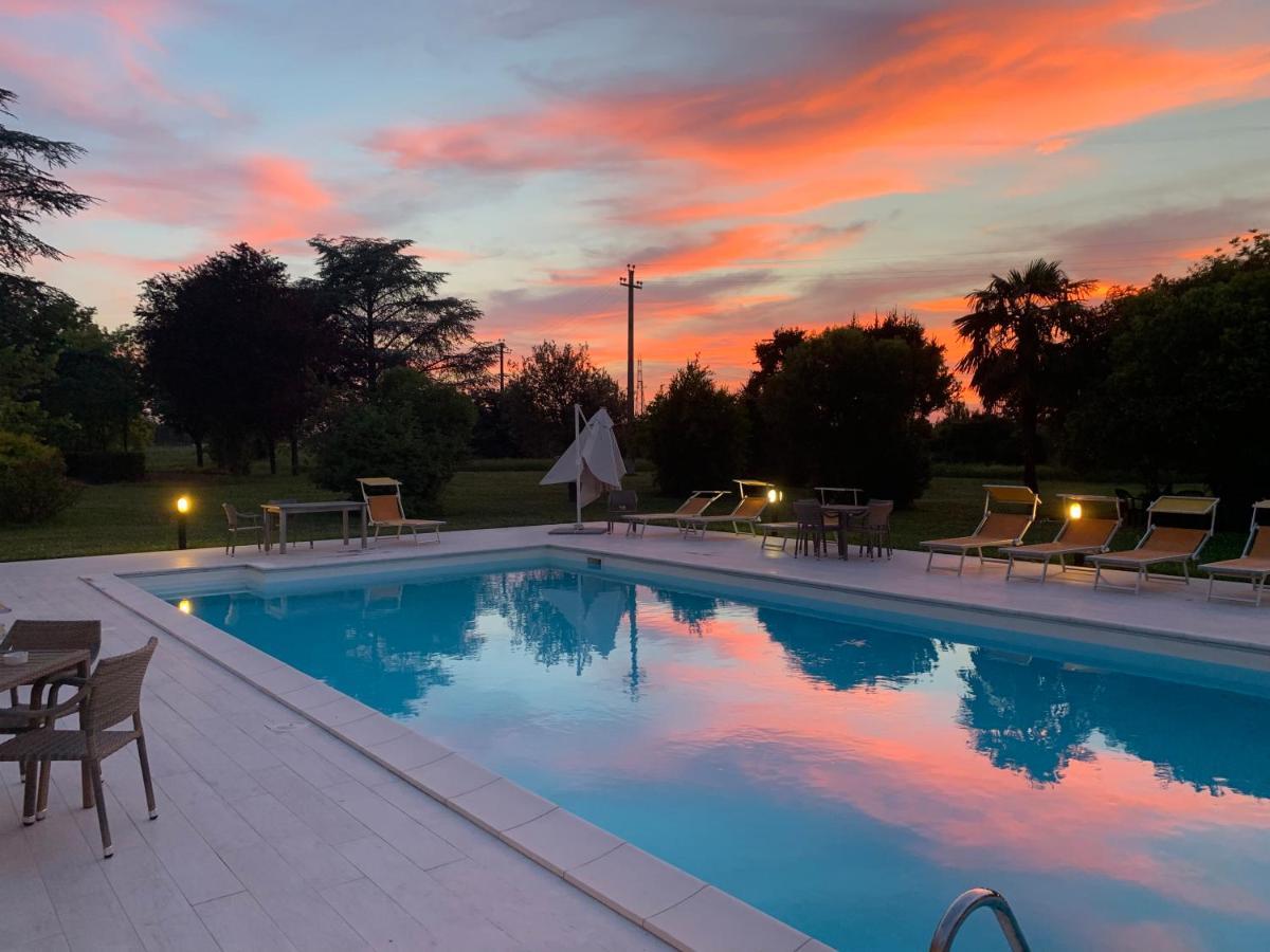 Hotel Le Ville Modena Zewnętrze zdjęcie