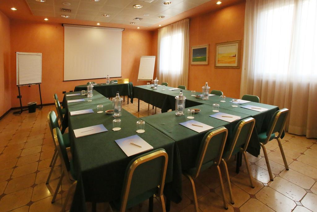 Hotel Le Ville Modena Zewnętrze zdjęcie