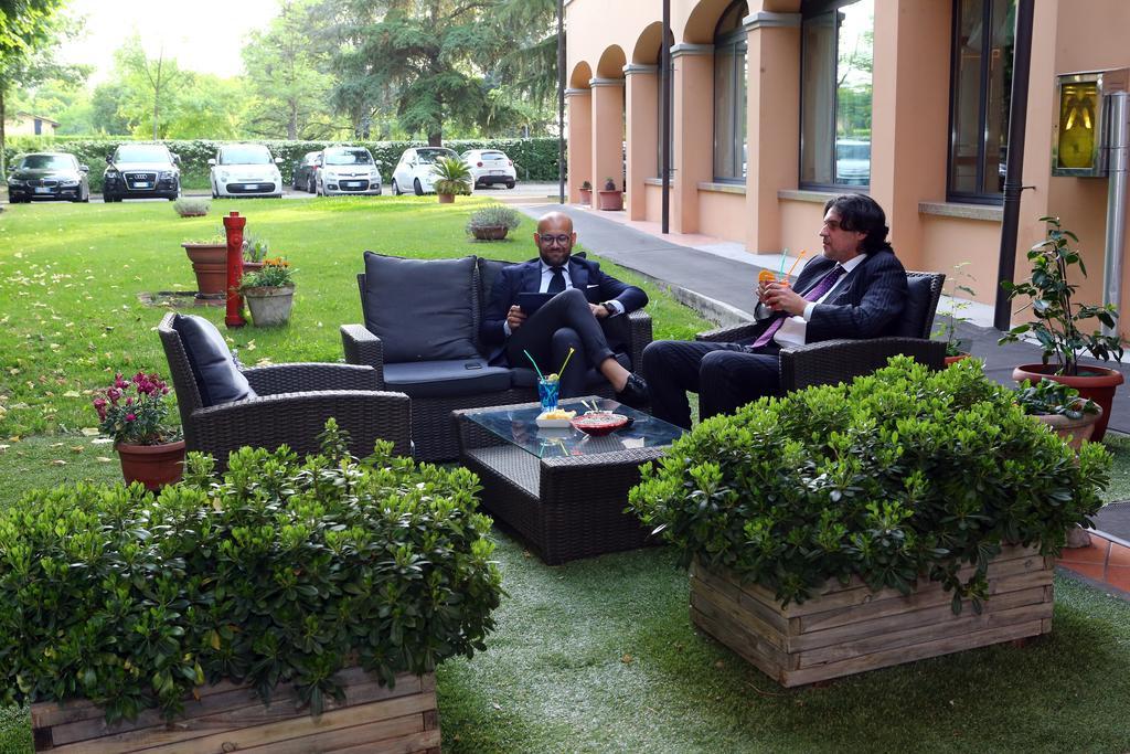 Hotel Le Ville Modena Zewnętrze zdjęcie