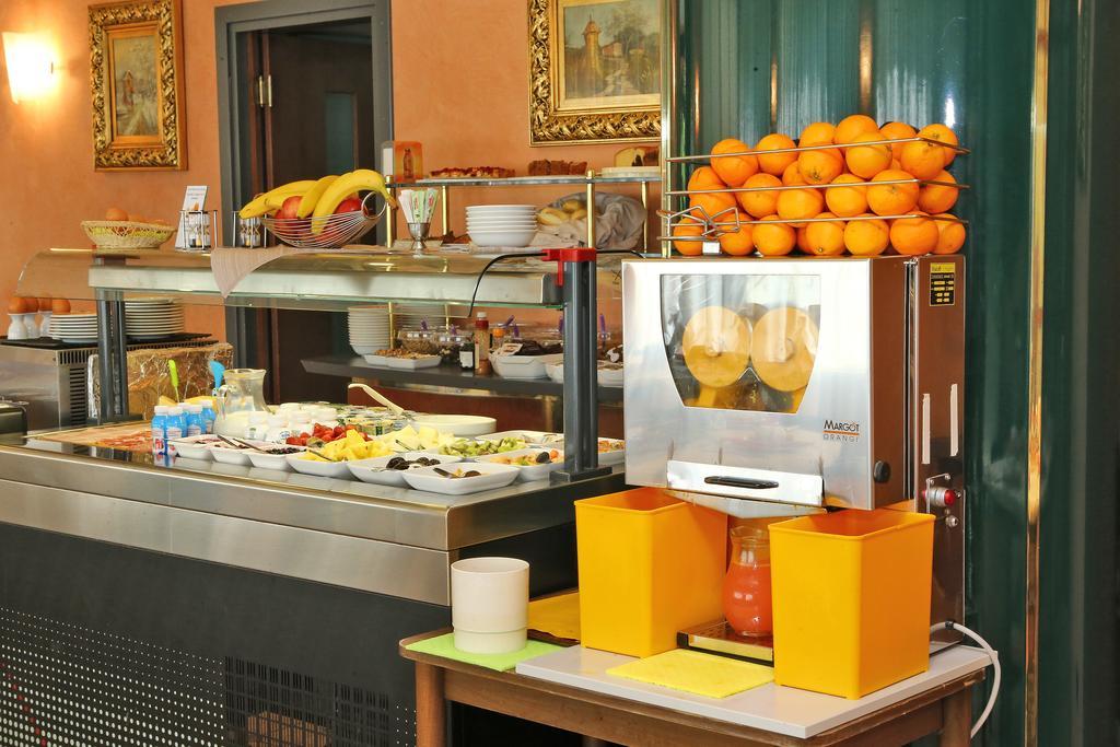 Hotel Le Ville Modena Zewnętrze zdjęcie