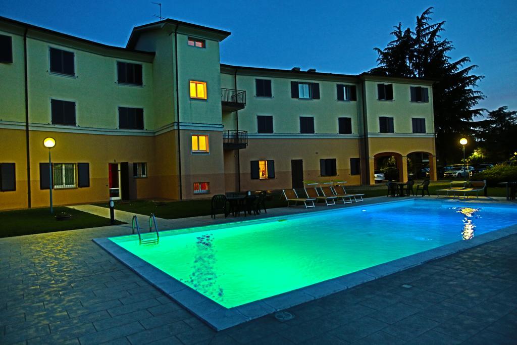 Hotel Le Ville Modena Zewnętrze zdjęcie