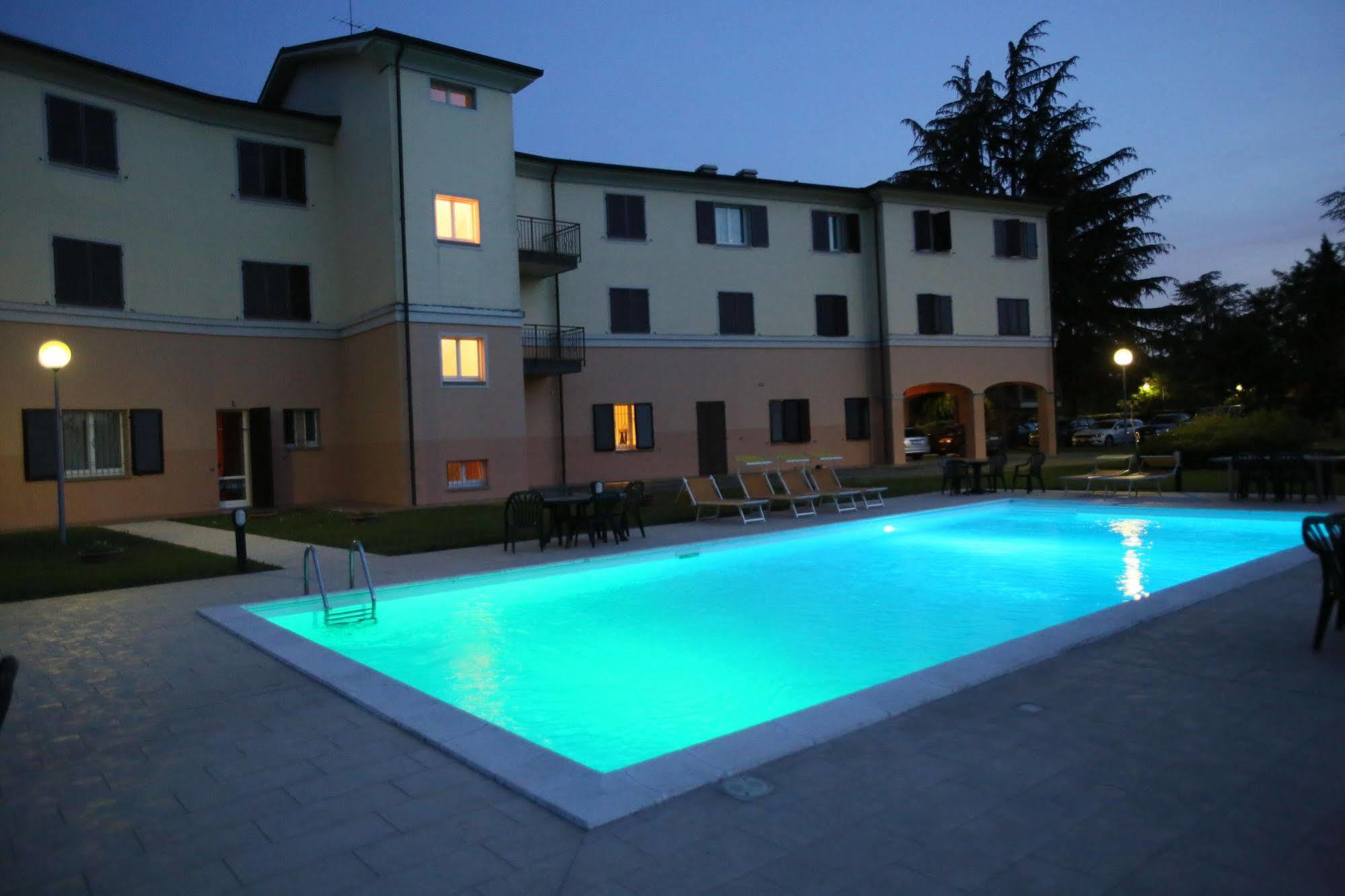 Hotel Le Ville Modena Zewnętrze zdjęcie