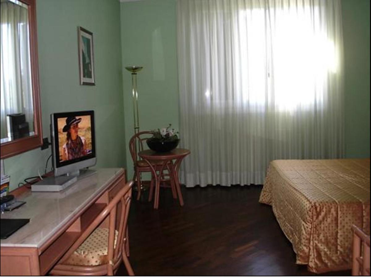 Hotel Le Ville Modena Pokój zdjęcie